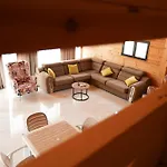 Posh 1 * Kavaje
